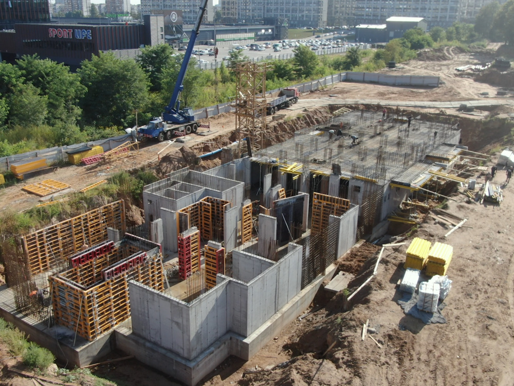 август 2021