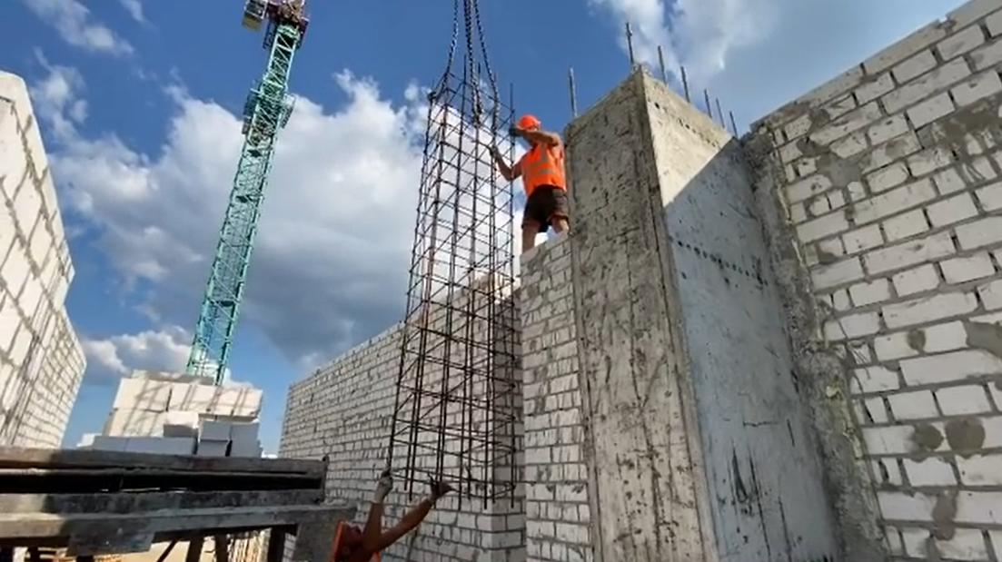 август 2021