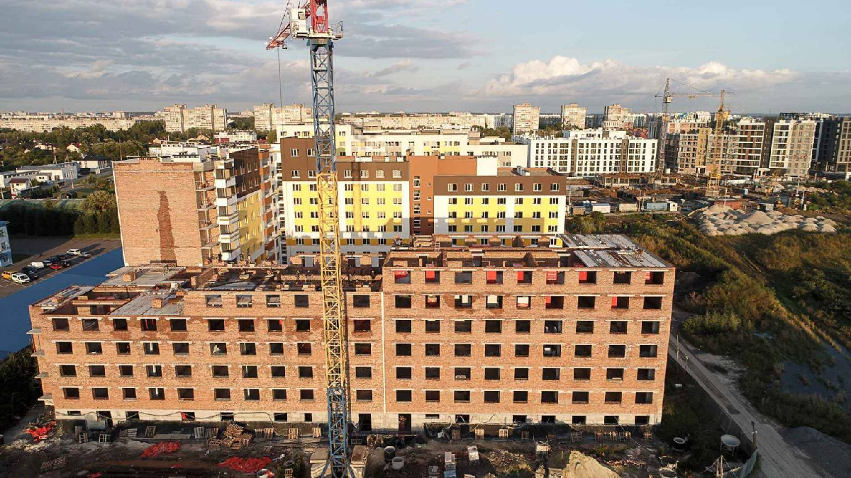 август 2021
