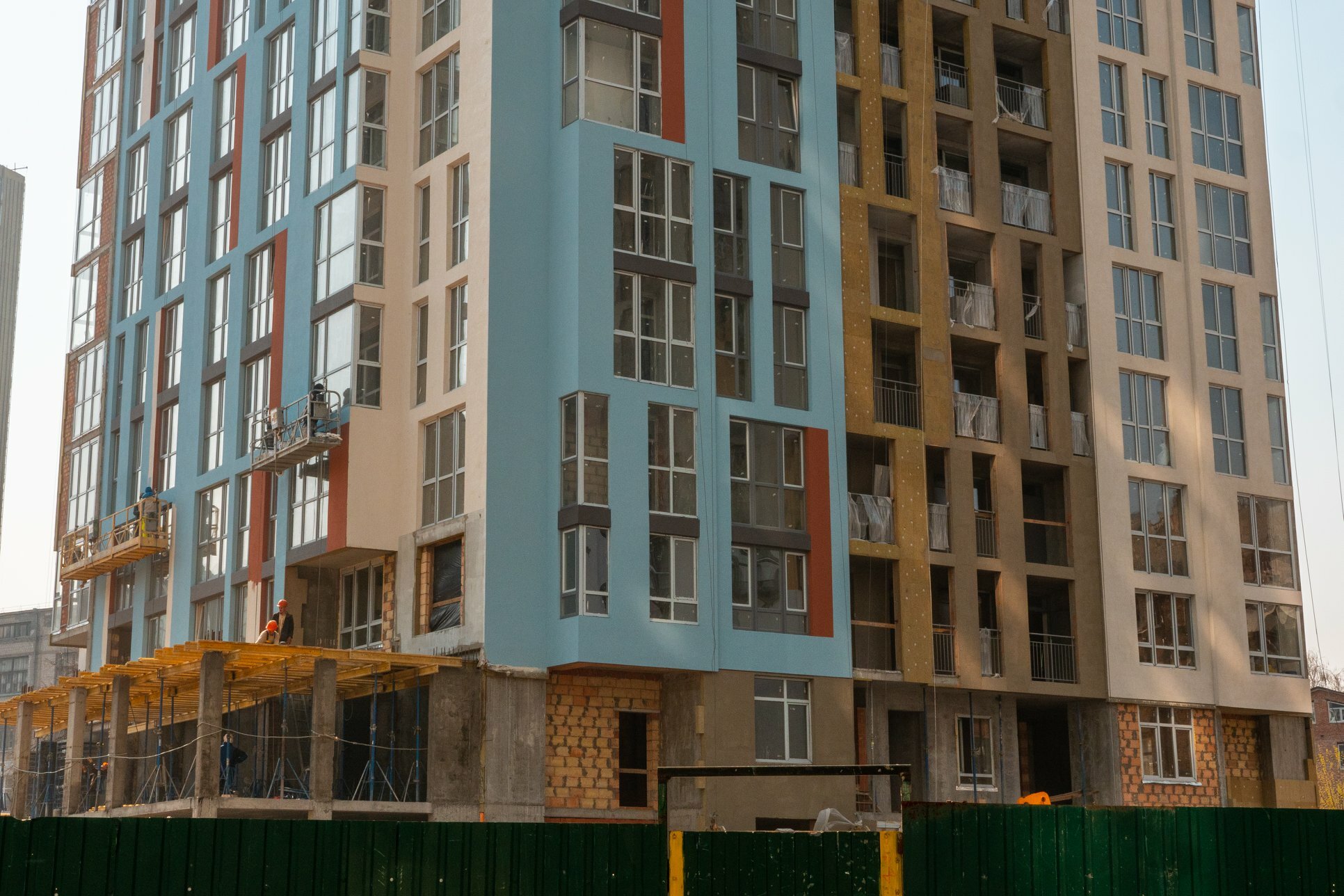 апрель