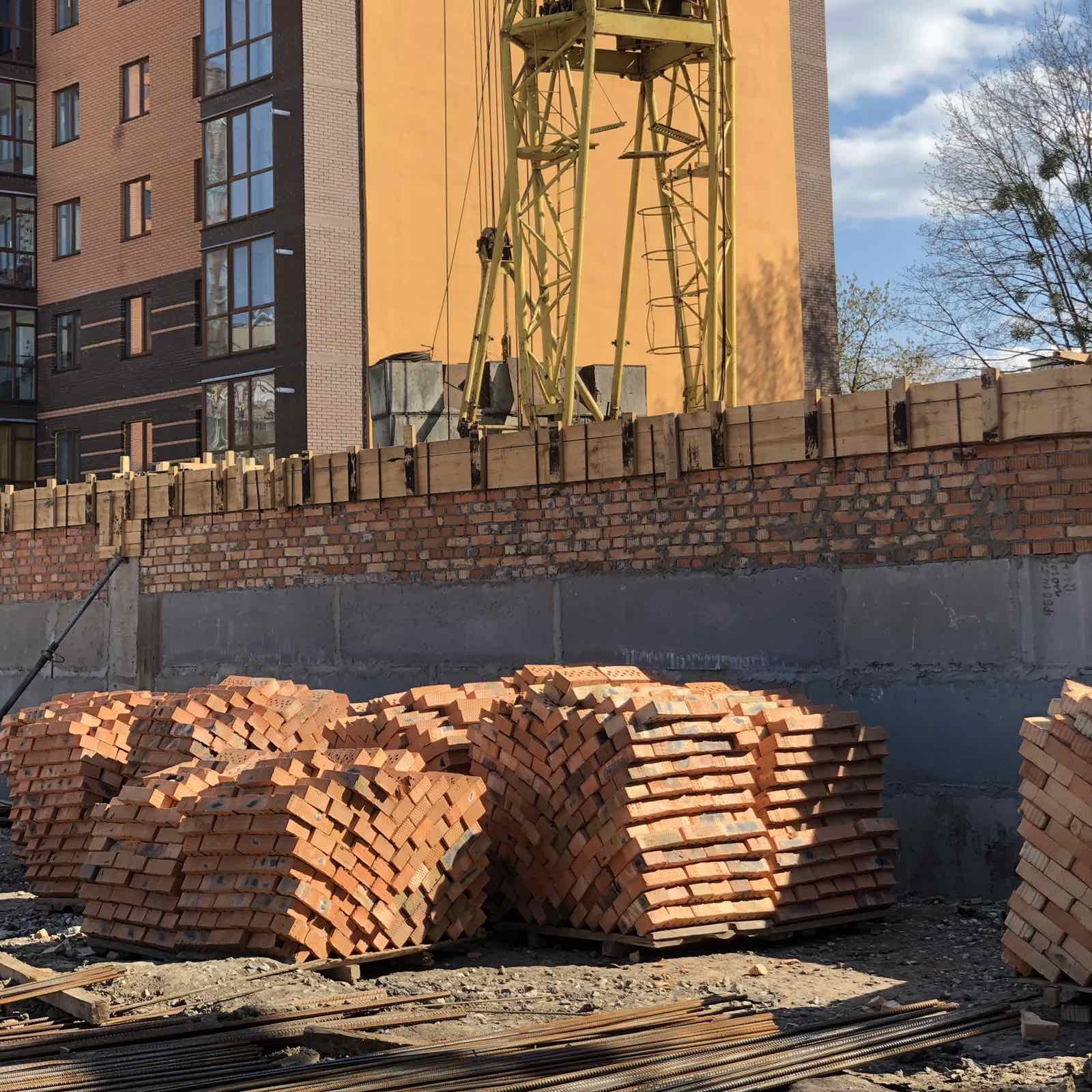 апрель