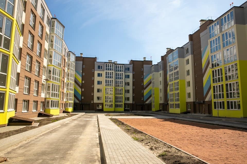 апрель